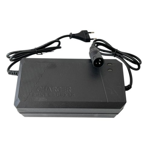 Töltő 24V 5A XLR dugós