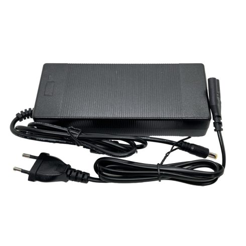 Töltő Li-ion 48V 2A kerek dugós