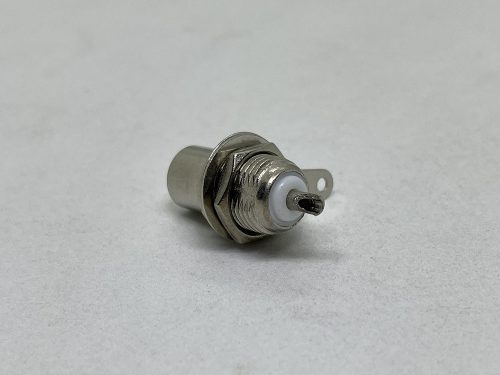 Töltőcsatlakozó aljzat kerek 8.3mm