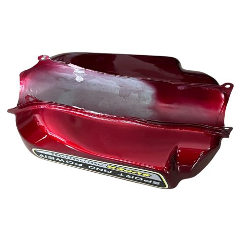 Üzemanyagtartály bordó matricával 17"